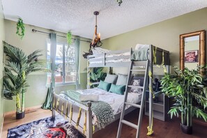 5 bedrooms, WiFi, bed sheets