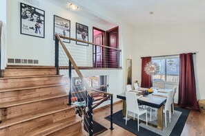 Dining - Pixar Paradise! 15 Min to Downtown / Game Room (Arvada)