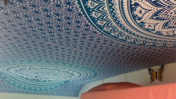 2 bedrooms, travel crib, free WiFi, bed sheets