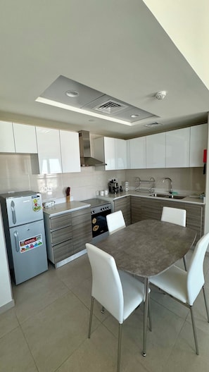 Un four, surface de cuisson