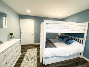 3 室のベッドルーム、アイロン / アイロン台、WiFi、ベッドシーツ