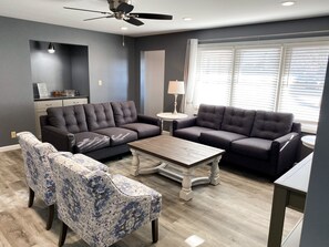 TV, fireplace