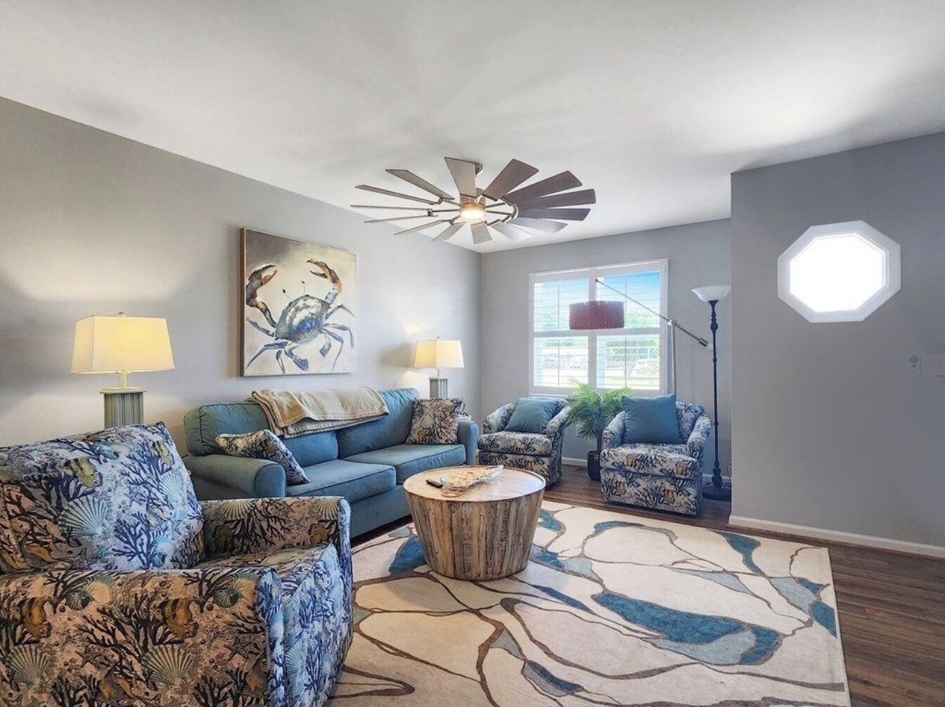 Central Location - Parking - Walk to Restaurants & Attractions, Linens Included!
