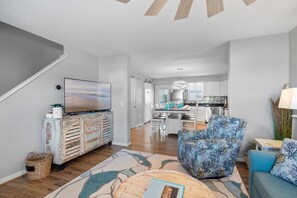 Smart TV, books, stereo