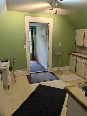 Interior - Cozy 2-bedroom apartment with WiFi, AC in welcoming Spring Green (Spring Green)