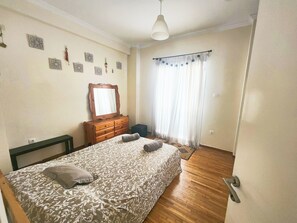 1 bedroom, desk, iron/ironing board, WiFi