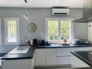 Micro-ondas, fogão, cooktop, lava-louças