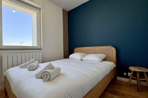 1 bedroom, bed sheets