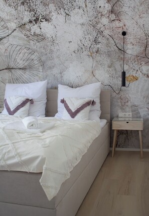 2 bedrooms, desk, iron/ironing board, travel cot