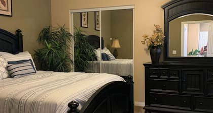 Cozy 2-bedroom condo in Indian Palms Country Club, with pools & golf course