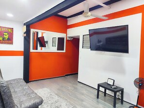 Living area - Grand Deluxe Room W/Bathroom and balcony @Poblado #6 301 (1guest) (Medellín)