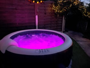 Outdoor spa tub - Maison de Ville au Calme à Proximité du Château et du Centre Ville (Vendôme)
