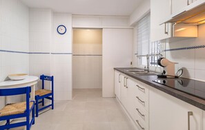 KylskÄp, mikrovÄgsugn, ugn och spishÀll
