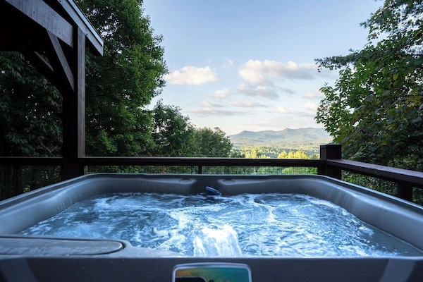 "The hot tub was clean and really relaxing. " - Emily (April 2025)