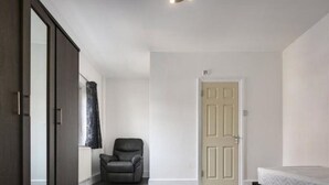 Casa, 4 quartos, acessível | Sala de estar