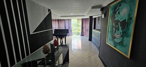 Interior - 15BR Duplex * Best Location * 3 Jacuzzis * Maids (Medellín)