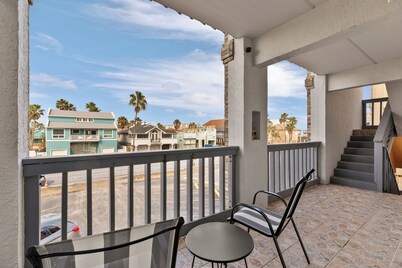 Ocean Views • 2-Min Walk to Beach • Cozy Island Escape w/ BBQ Grill