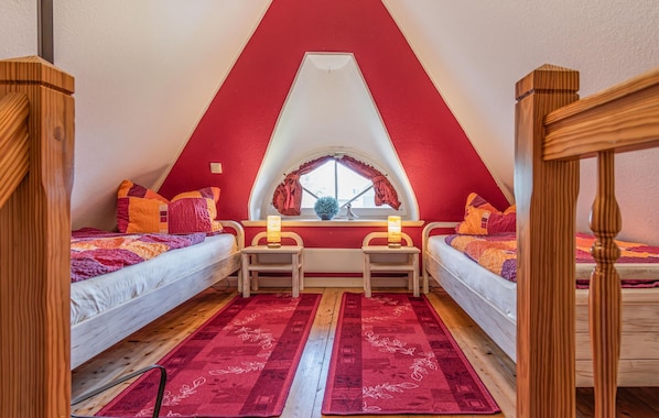 3 bedrooms, travel crib, free WiFi