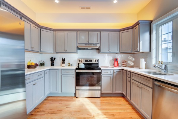 Geladeira, micro-ondas, fogão, cooktop