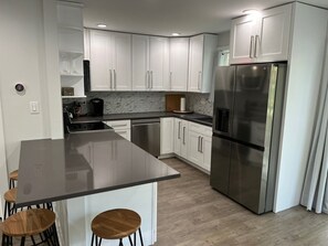 Fridge, microwave, oven, stovetop - This is it! Your Sanctuary in Williams Bay on Geneva Lake (Williams Bay)