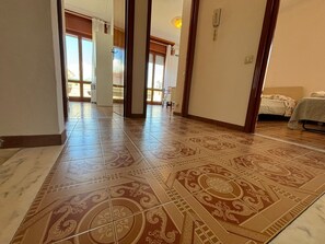 3 多间卧室、熨斗/熨衣板、WiFi、床单