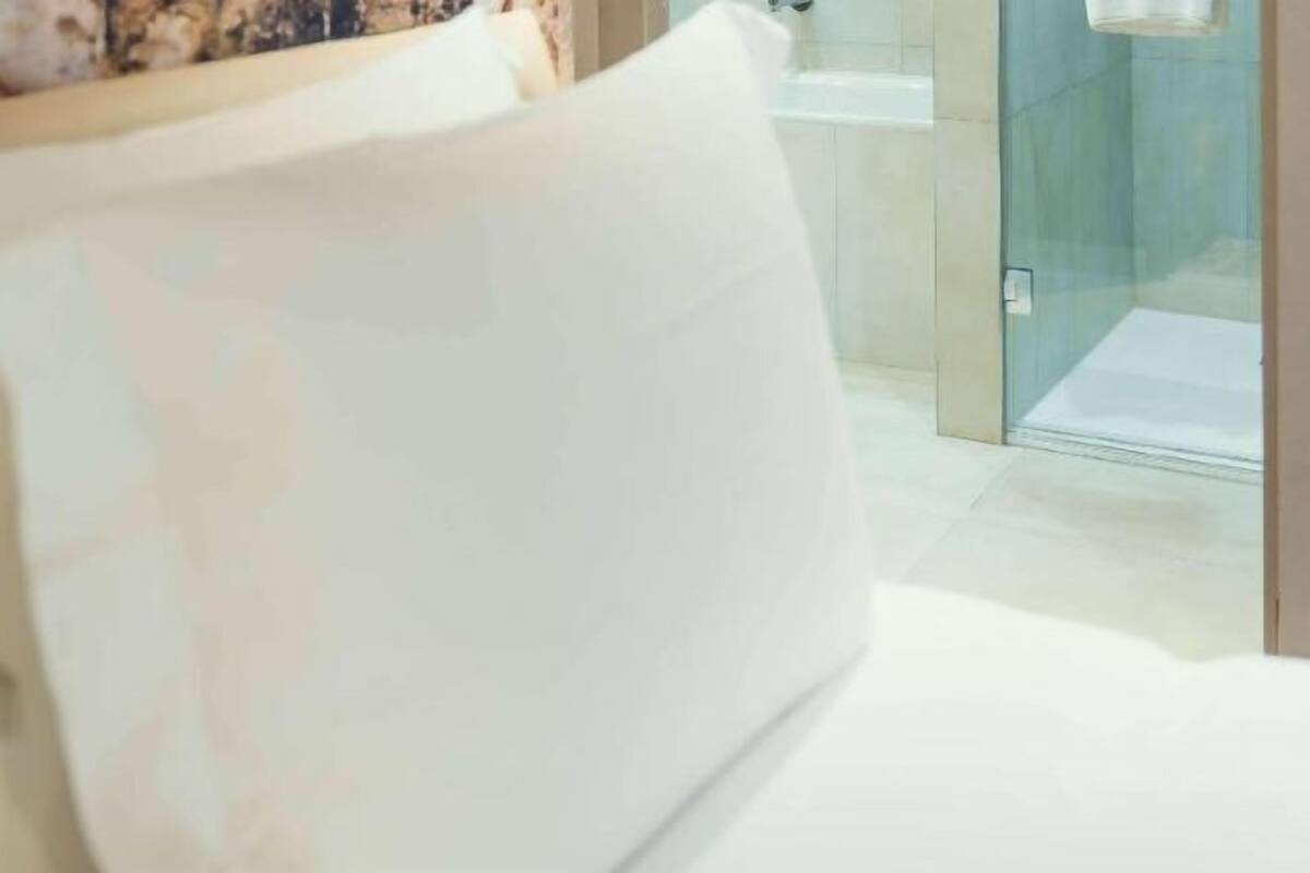 Hulu semburan mandi hujan, pengering rambut, jubah mandi, selipar