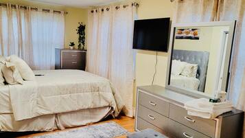 4 bedrooms, iron/ironing board, WiFi, bed sheets