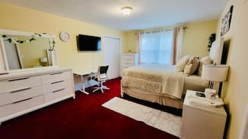 4 bedrooms, iron/ironing board, WiFi, bed sheets