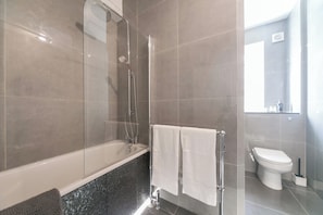 Apartment | Bathroom | Shower, hair dryer, towels
