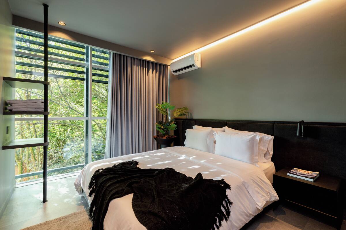 In-room safe, iron/ironing board, free WiFi, bed sheets