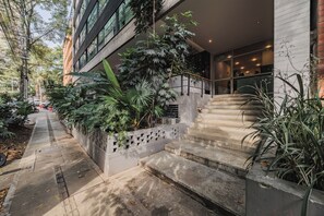 Property entrance - Spot Building (Medellín)