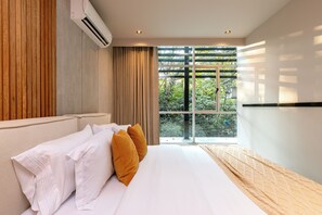 In-room safe, iron/ironing board, free WiFi, bed sheets - Spot Building (Medellín)