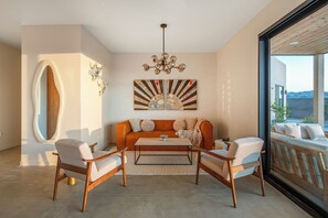 Interior - Pool - Spa - Fire pit - Views - BBQ - Bella Nova (Joshua Tree)