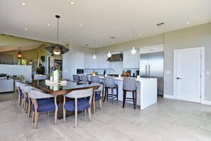 House | 5 bedrooms, Internet