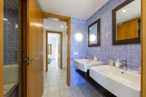 Shower, towels
