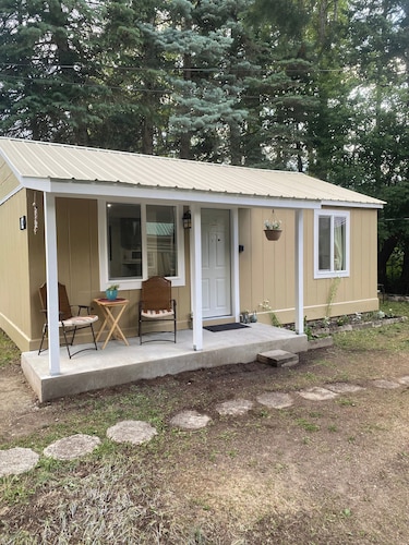 Cozy Cabin with a Creek
Due to water disputes, the creek is not flowing yet