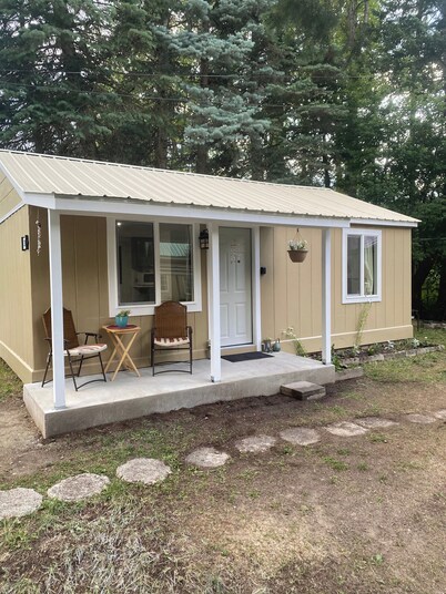Cozy Cabin with a Creek
Due to water disputes, the creek is not flowing yet
