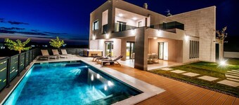 Awesome home in Debeljak