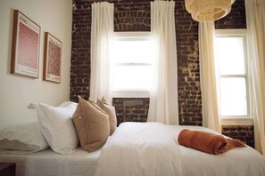 1 bedroom, iron/ironing board, WiFi, bed sheets - Modern Apartment in Korea Town (Los Angeles)