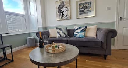 Clean homely 2 bed apartment