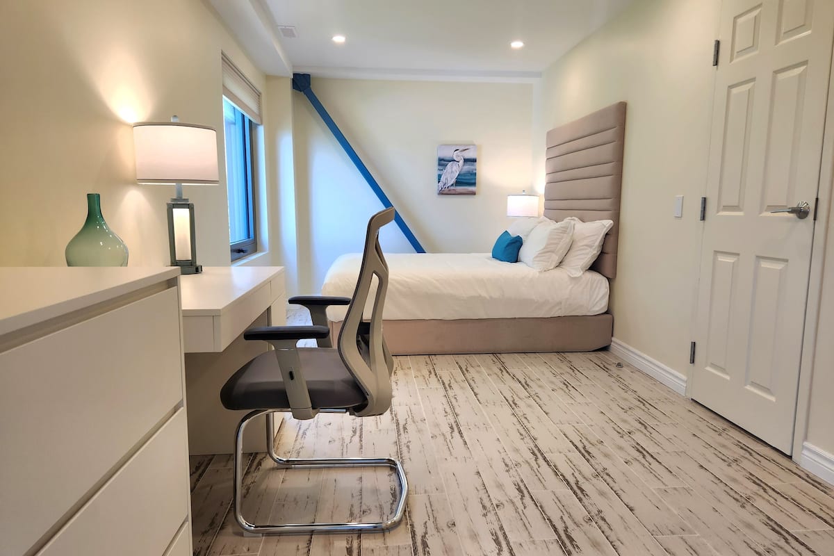 1 bedroom, premium bedding, down comforters, memory foam beds