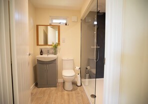 Sèche-cheveux, serviettes fournies