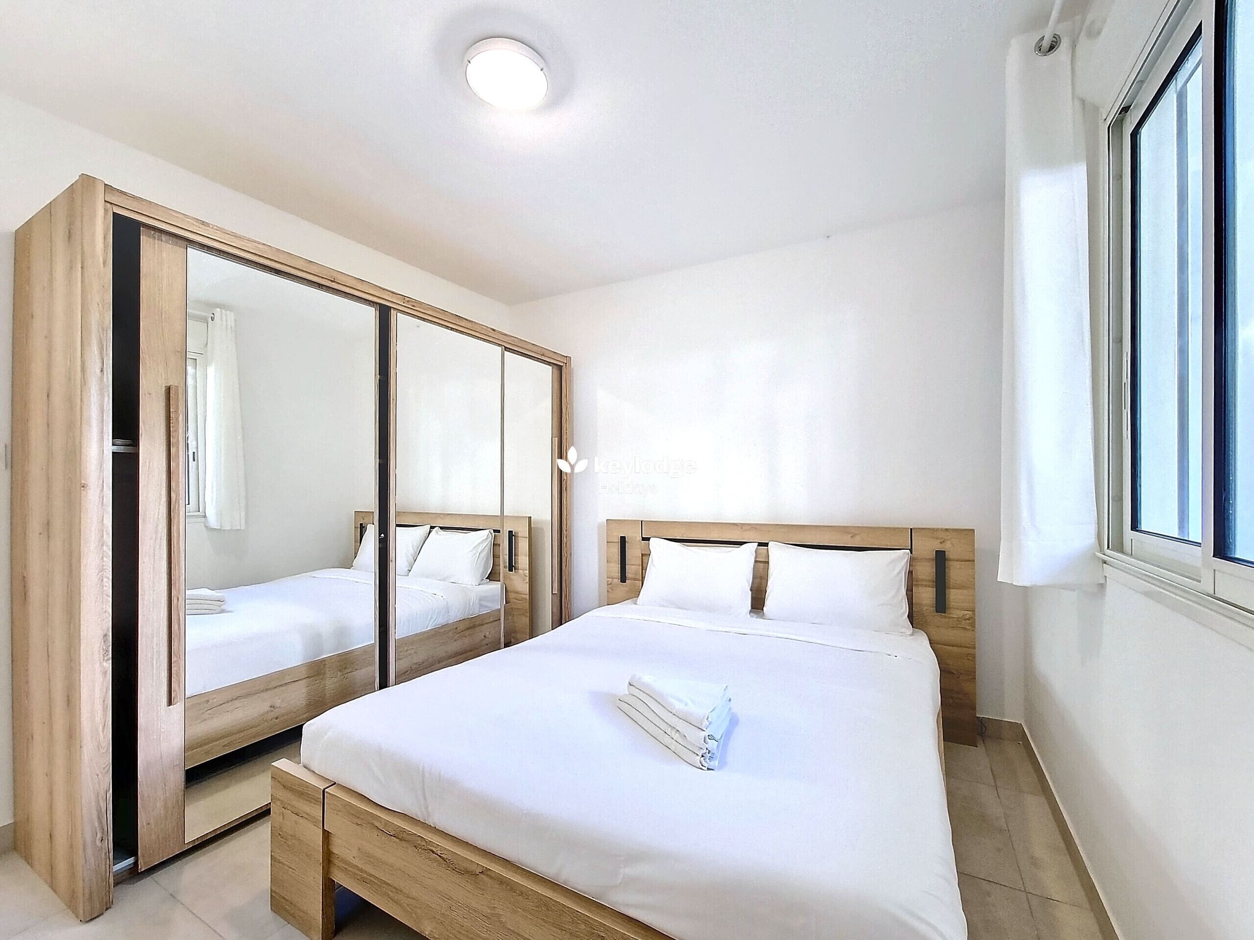 2 habitaciones, tabla de planchar con plancha y wifi gratis 