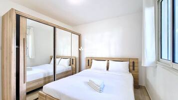 2 chambres, fer et planche à repasser, Wi-Fi gratuit, draps fournis