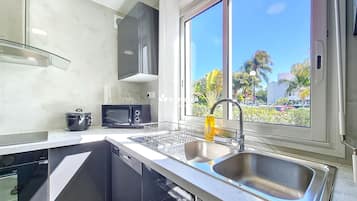 Fridge, microwave, oven, dishwasher