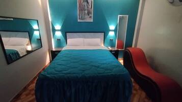 Traditional Room, 1 Double Bed, Non Smoking, Private Bathroom | Down comforters, laptop workspace, free WiFi