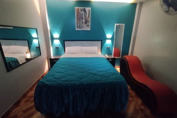 Habitación tradicional, 1 cama matrimonial, para no fumadores, baño privado | Edredón, espacio para trabajar con laptop y wifi gratis