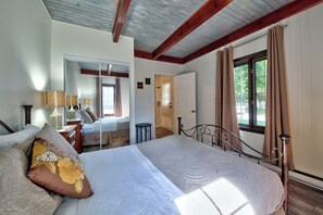 3 bedrooms, desk, iron/ironing board, WiFi - Chalet SUR LE Lac, A Quelques PAS DU LAC St-louis (Dorval)