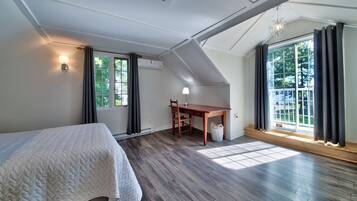 3 bedrooms, desk, iron/ironing board, WiFi