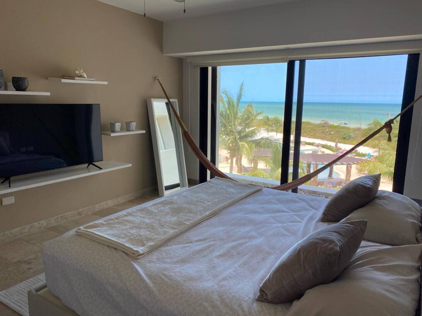 3 bedrooms, desk, free WiFi, bed sheets